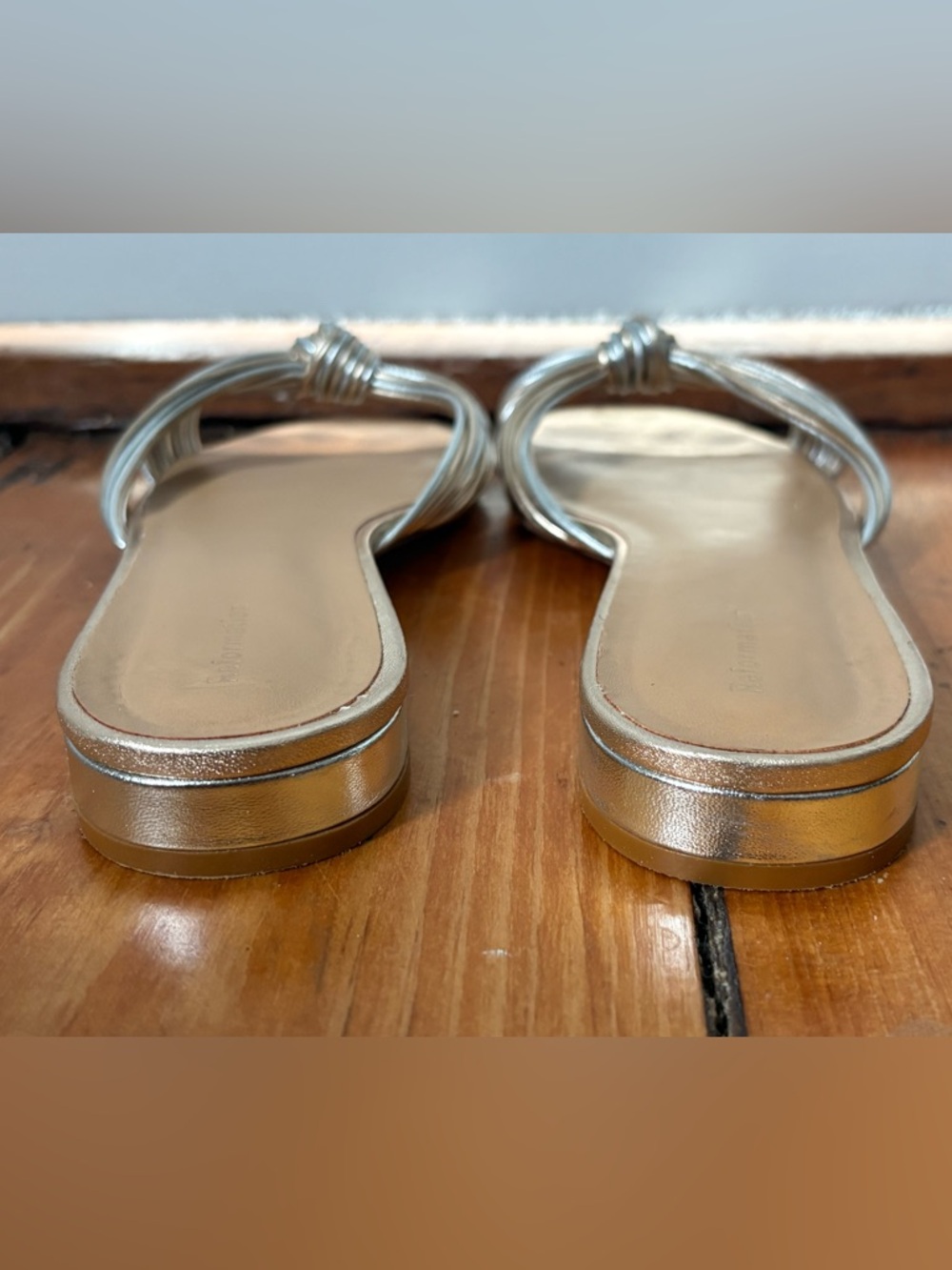 Reformation Peridot Mignon Knot Flat Sandals in Silver/Gold, Size 10 - Metallic - Picture 8 of 10